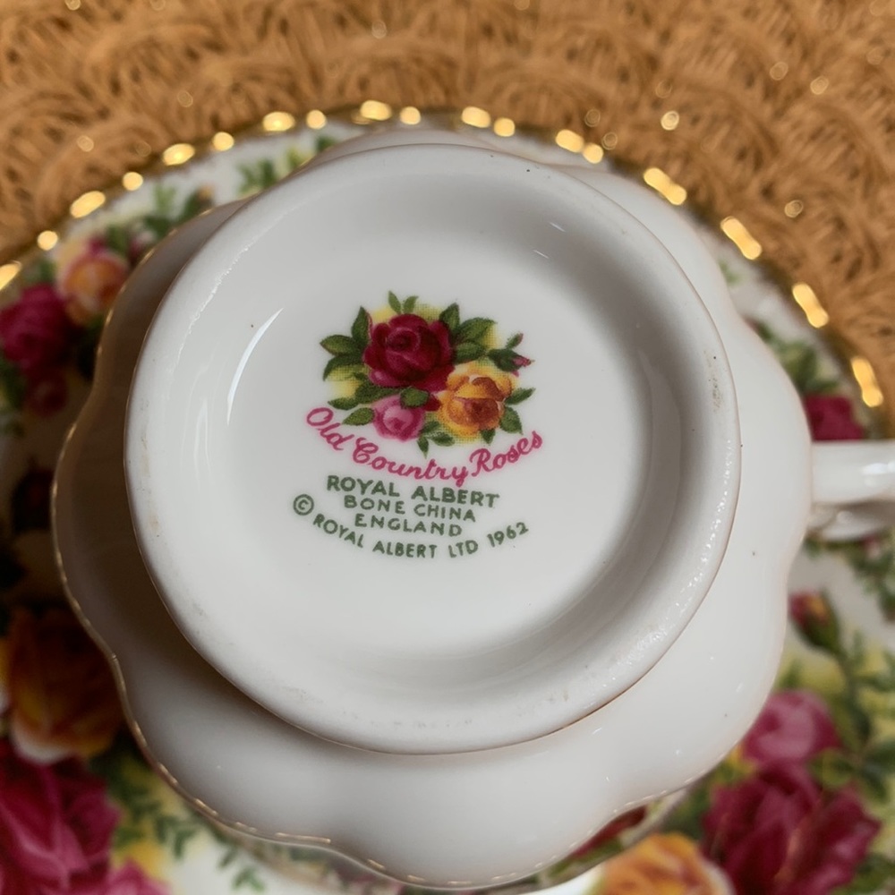 Old Country Roses Royal Albert LTD 1962 Bone China-Made in England Tea C/Sauce - Picture 5 of 6